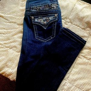 Women’s Miss Me Dark Wash denim jeans from Buckle. Easy skinny. Size 27.